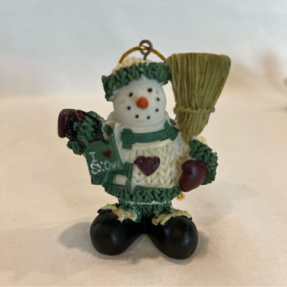 Holiday Treasures Hand Crafted Gift Box & 5 Resin Christmas Tree Ornaments - Picture 5 of 8